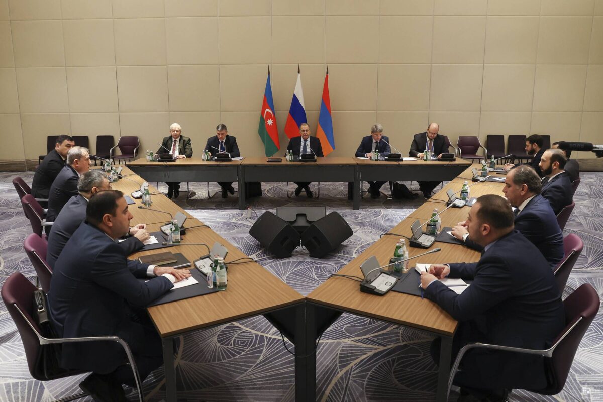 Rusya, Ermenistan ve Azerbaycan dışişleri bakanları biraraya geldi